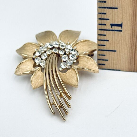 Vintage Crown Trifari Marked Brooch Gold Tone & Rhinestones Flower w Stems - Picture 10 of 10